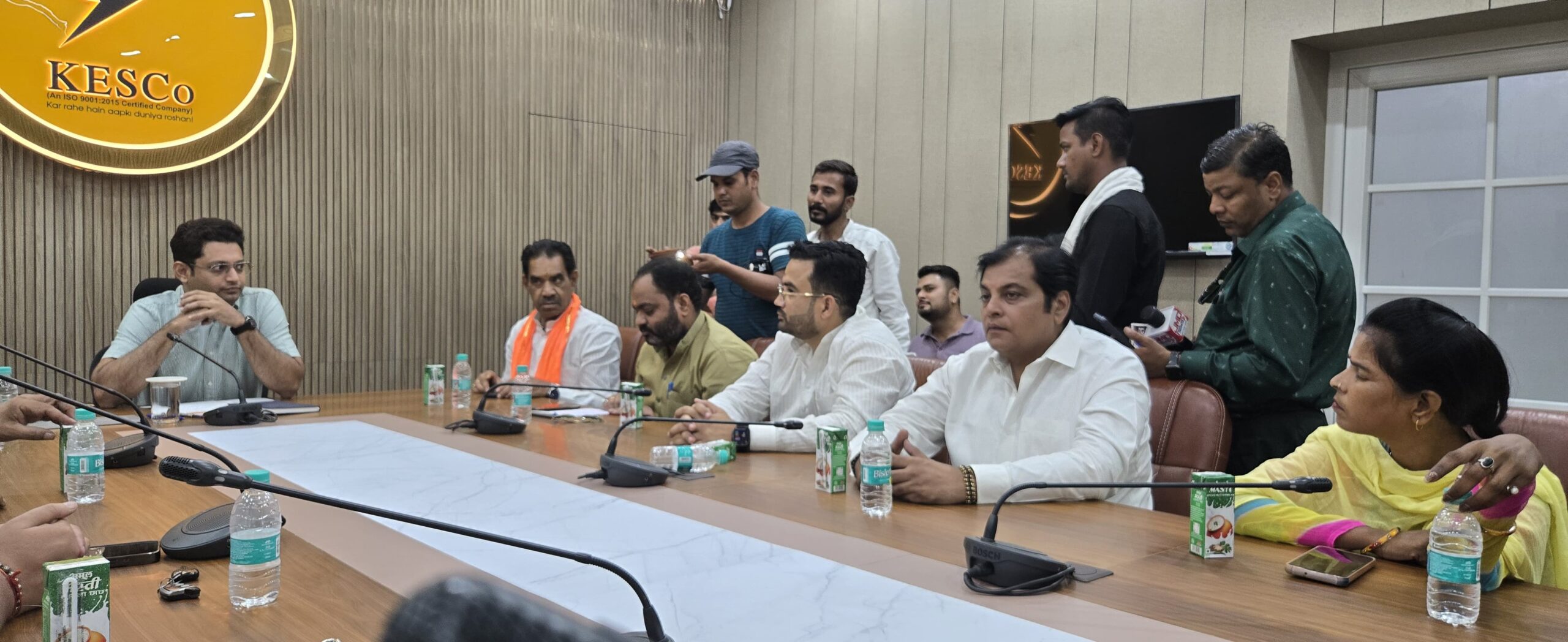 बिजली समस्या को लेकर जिलाध्यक्ष ने की केस्को एमडी से मुलाकात