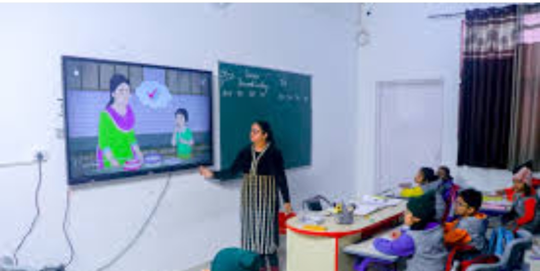 यूपी के नगरीय स्कूलों के स्मार्ट क्लास रूम ला रहे हैं शिक्षा क्षेत्र में डिजिटल क्रांति