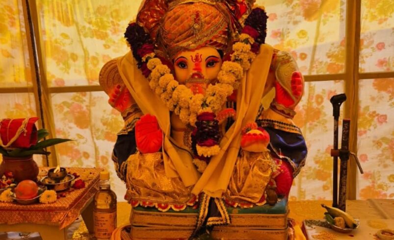 विधि-विधान से पूजा और मंत्रों के बीच गजानन पधारे