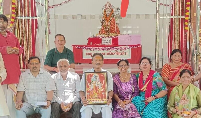 पूर्वजों की याद में हरिनाम संकीर्तन का रामेष्ट धाम में आयोजन