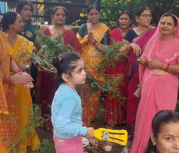 धूमधाम से मनाया आंवला नवमी उत्सव