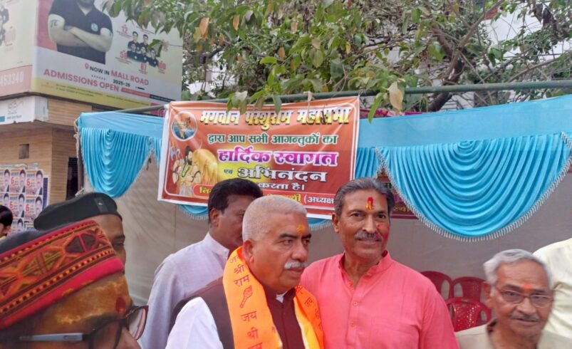 ऐतिहासिक गंगा मेला में शाम होते ही उमड़े शहरवासी