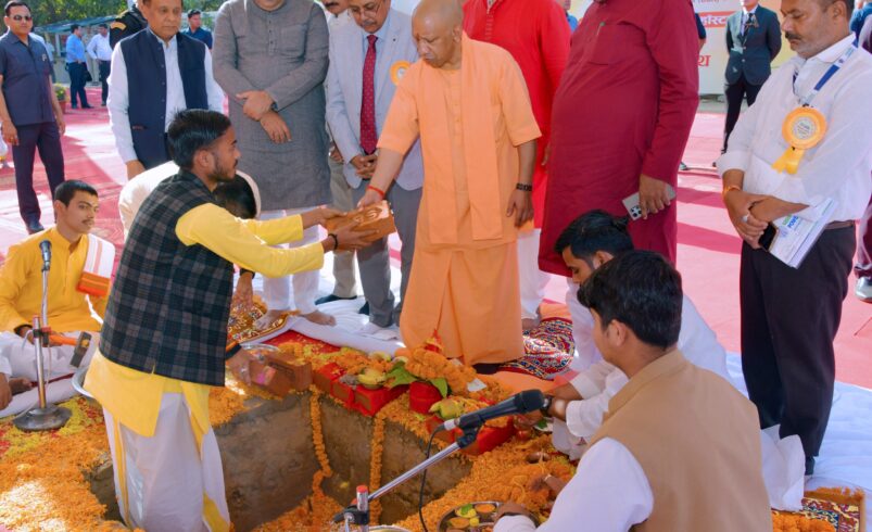 मुख्यमंत्री योगी आदित्यनाथ ने किया एमएमएमयूटी में गर्ल्स हॉस्टल का भूमि पूजन व शिलान्यास