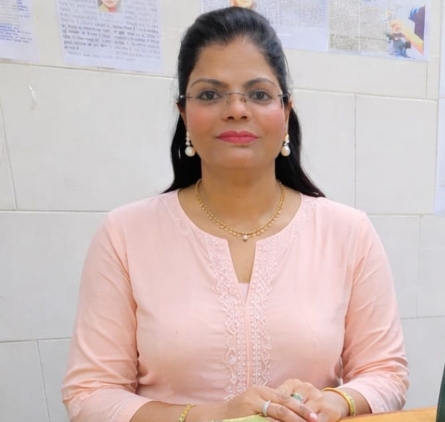 छात्रों का ‍भविष्य संवार रहीं हैं एसोसिएट प्रोफेसर डॉ. दीपिका शुक्ला